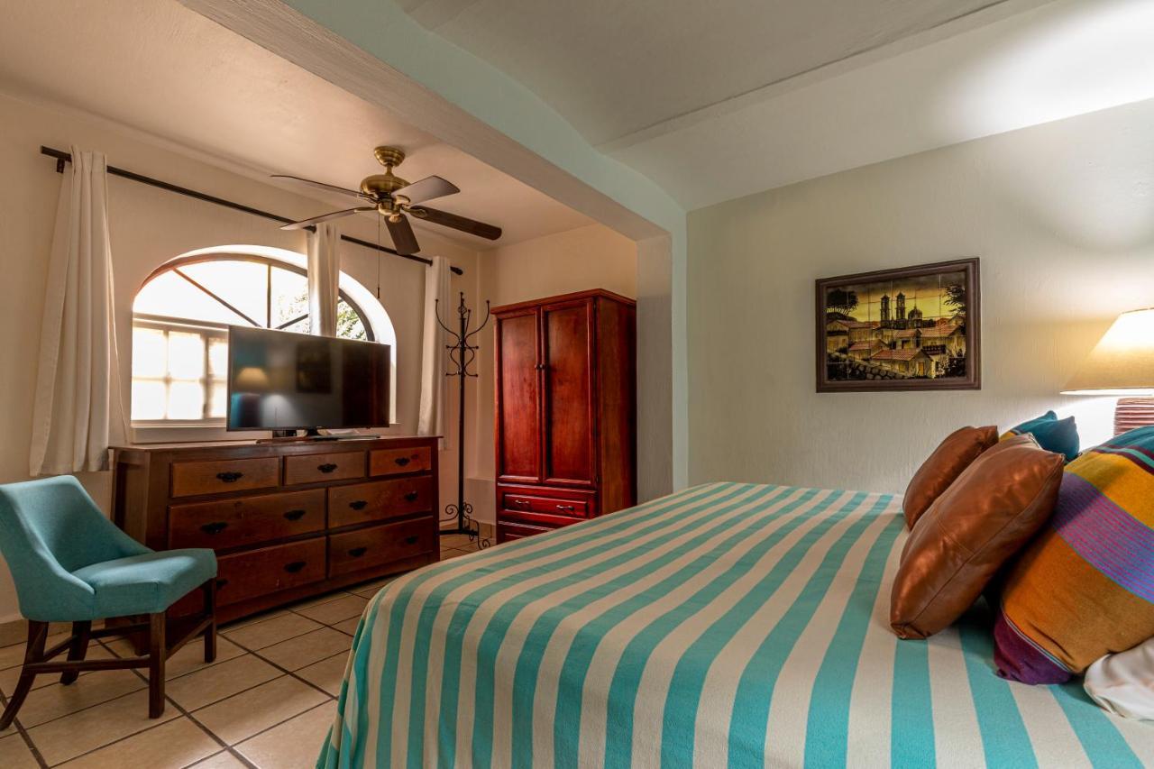 Casa Del Sol Inn Ахихик Екстериор снимка