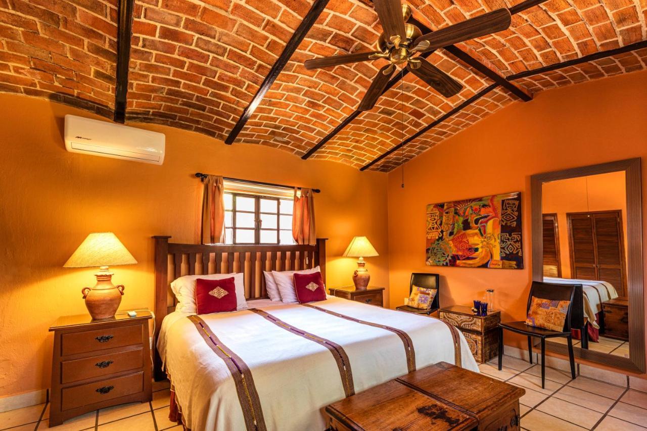 Casa Del Sol Inn Ахихик Екстериор снимка