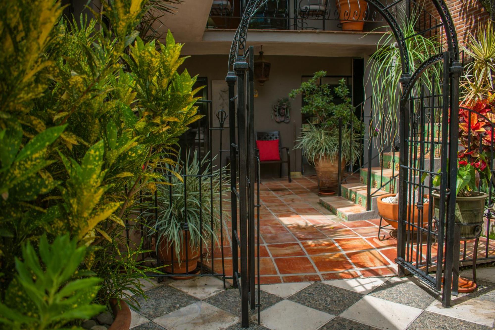 Casa Del Sol Inn Ахихик Екстериор снимка
